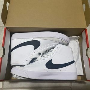 Nike blazer mid 77 GS size 6,5 for boys or size 8 for women